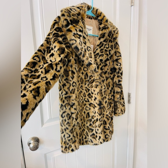 Abercrombie Leopard Jacket / Coat - Picture 2 of 4